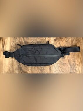 Aer City Sling 2 (XPAC) 2.5L - excellent minimal urban carry.